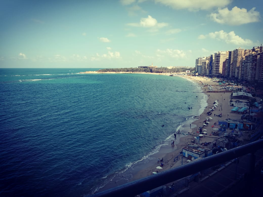 شقة مطلة على البحر 